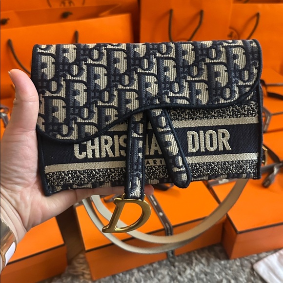 Authentic CHRISTIAN DIOR
2020 Oblique Slim Saddle Belt Pouch - Picture 16 of 16